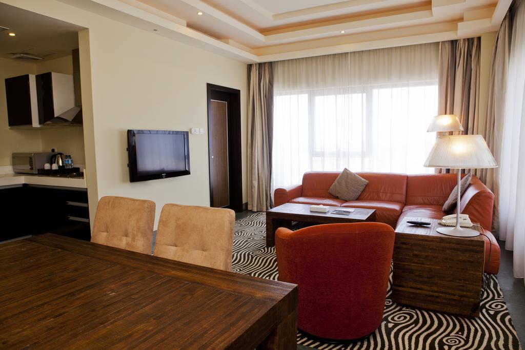 Al Raya Suites Hotel Манама Экстерьер фото