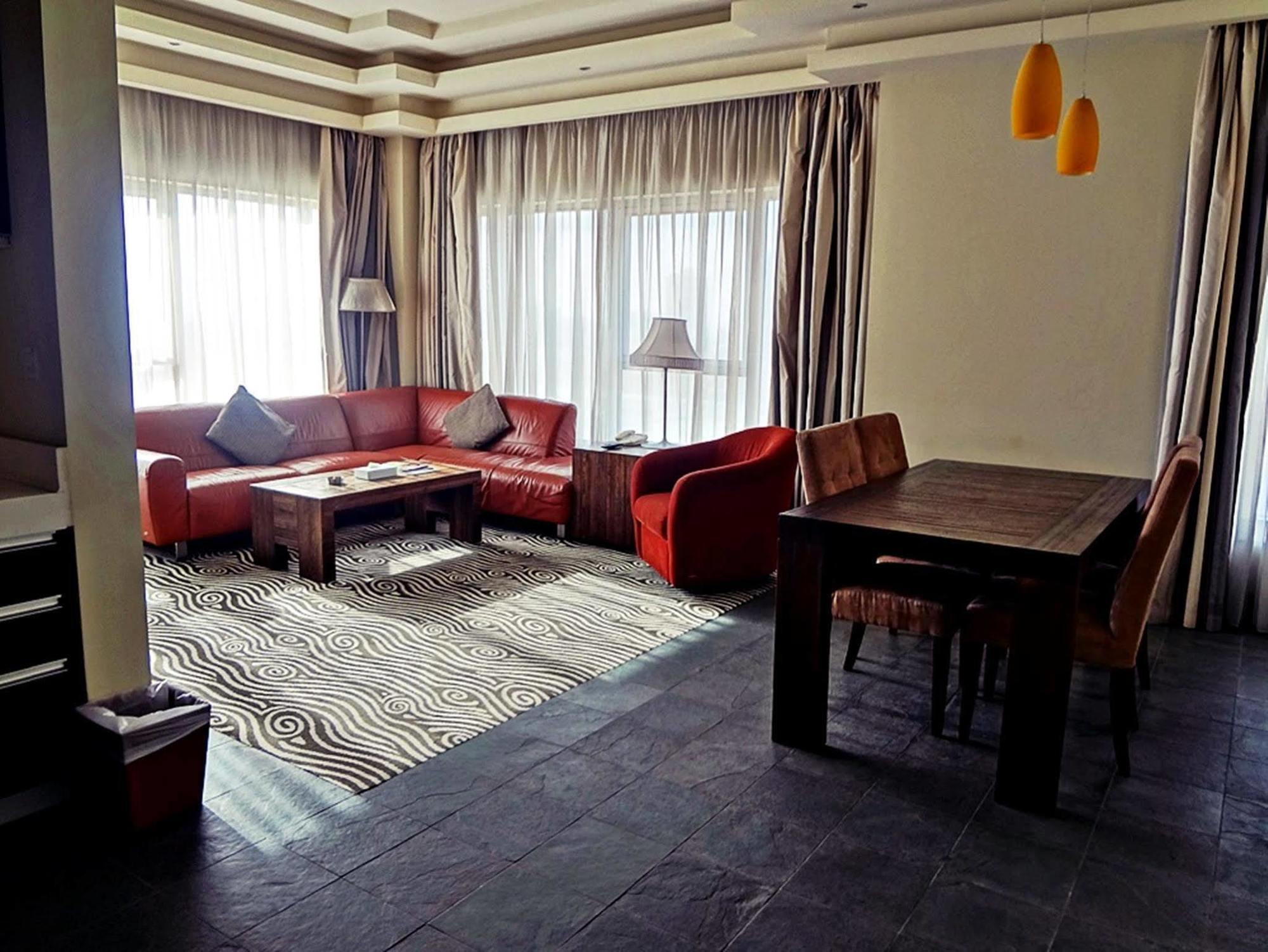 Al Raya Suites Hotel Манама Экстерьер фото