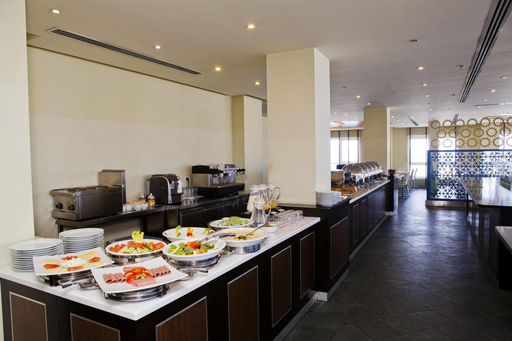 Al Raya Suites Hotel Манама Экстерьер фото